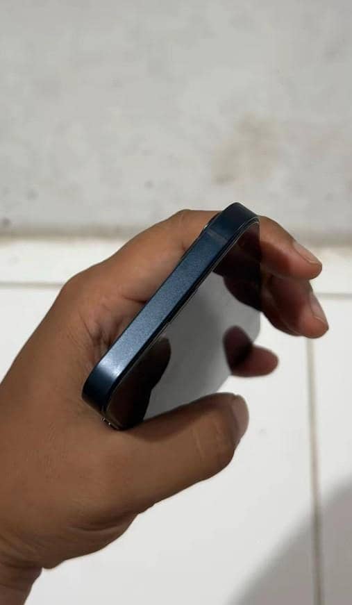 Apple iPhone 13 2