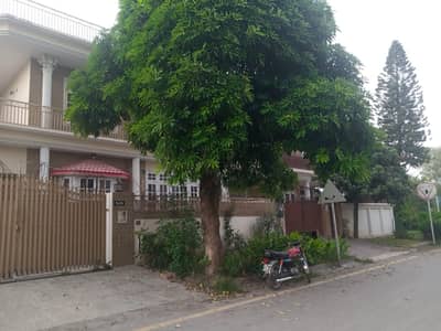 I-8 Beautiful Near Kachnar Park Full House For Rent