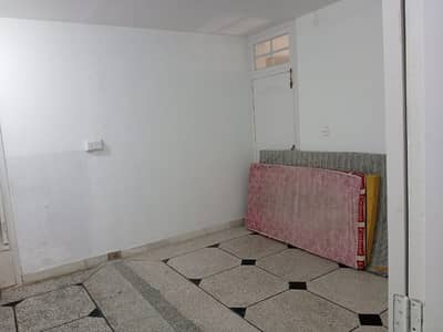 I. 8 Top Floor Single Room Available For Rent
