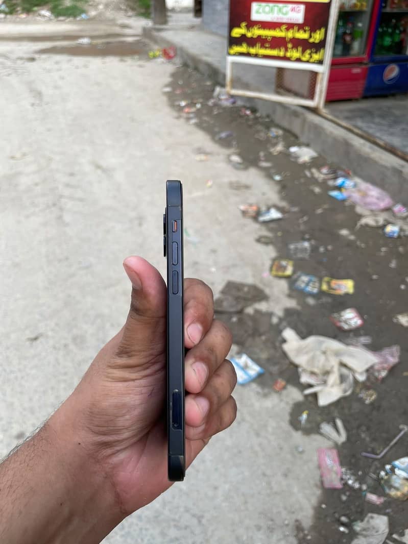 Apple iPhone 12 5