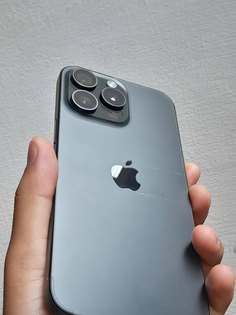 Apple iPhone 15 Pro Max 0
