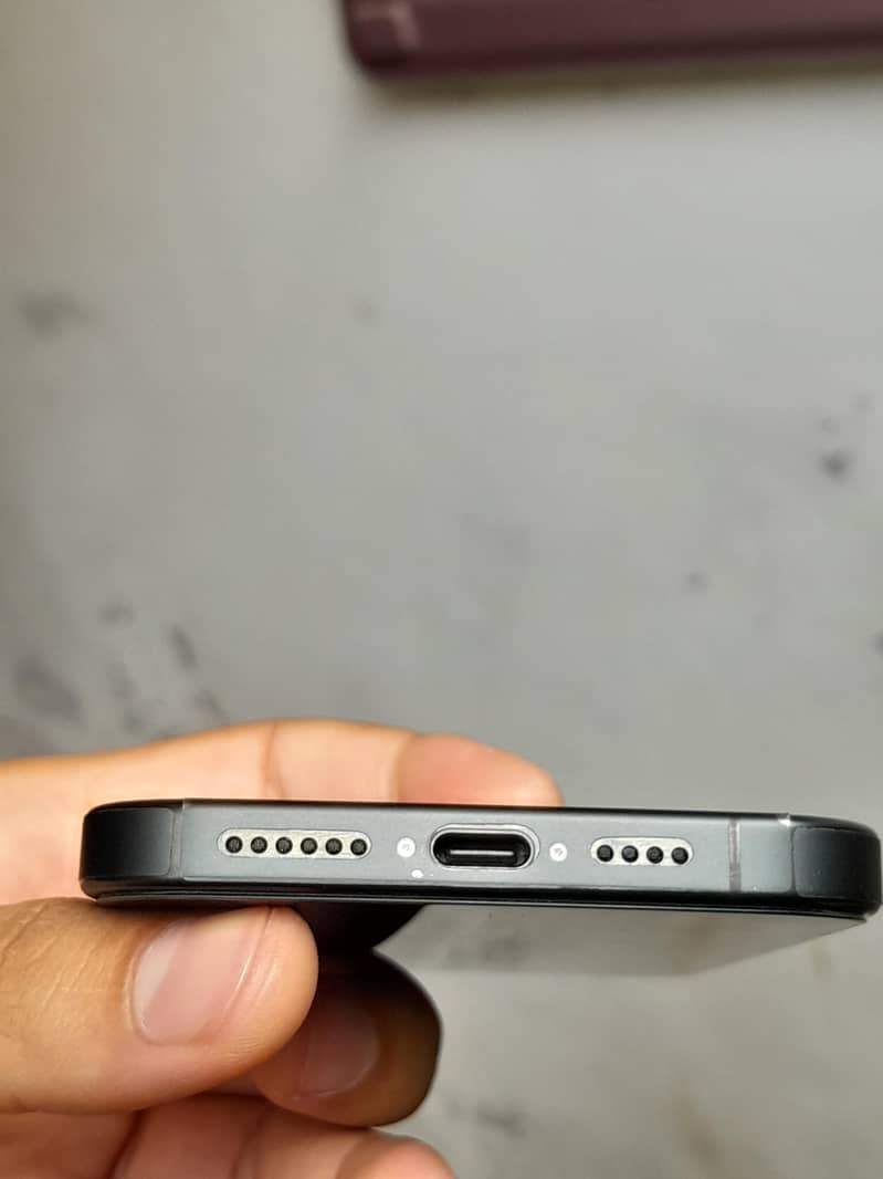 Apple iPhone 15 Pro Max 2