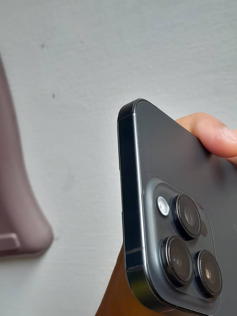 Apple iPhone 15 Pro Max 4