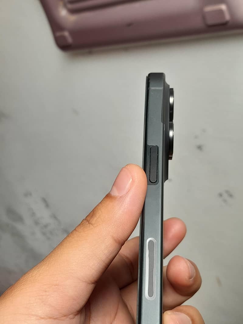 Apple iPhone 15 Pro Max 6