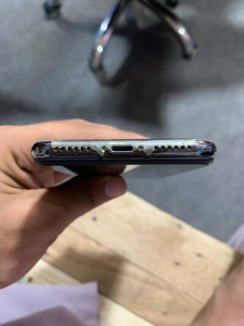 Apple iPhone X 3