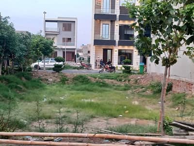 3 MARLA ALL DUES PAID PLOT AVAILABLE FOR SALE IN UNION GAREEN SOCIETY COLLEGE ROAD LAHORE