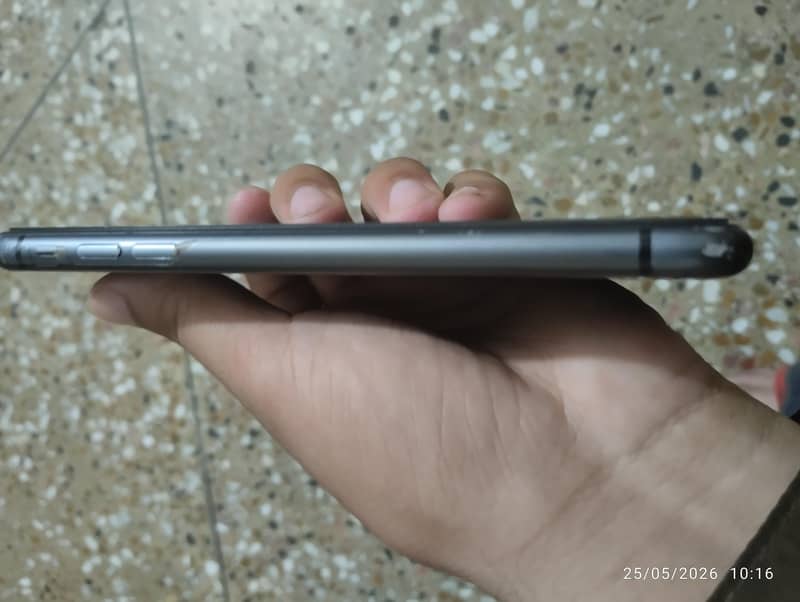 Apple iPhone 11 4