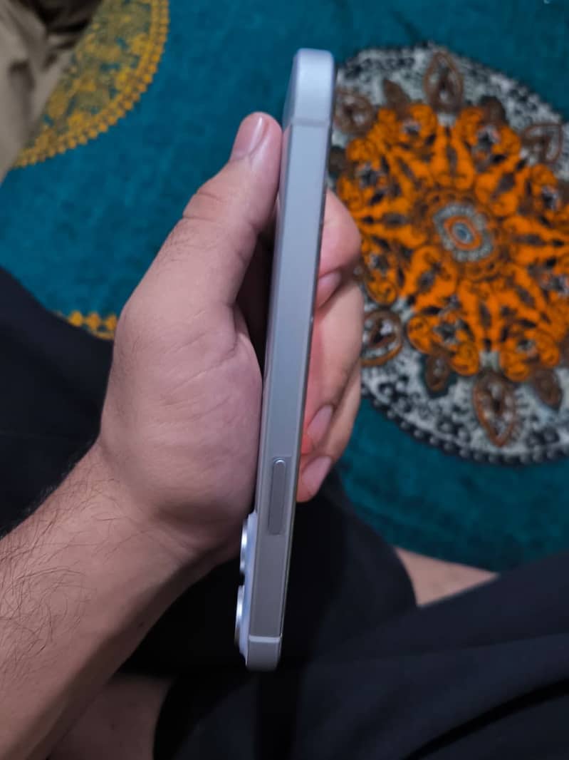 Apple iPhone 15 3