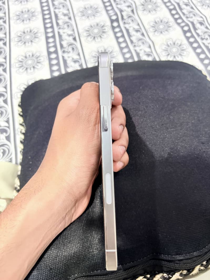 Apple iPhone 12 Pro Max 3