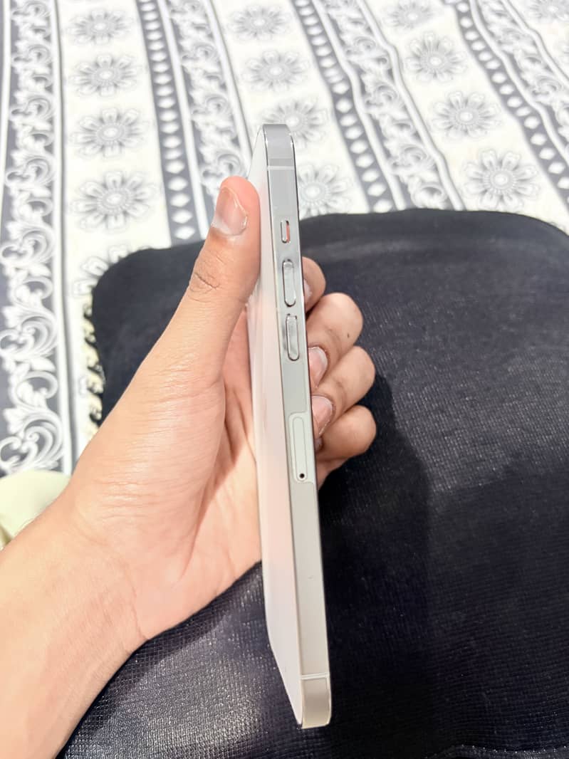 Apple iPhone 12 Pro Max 4