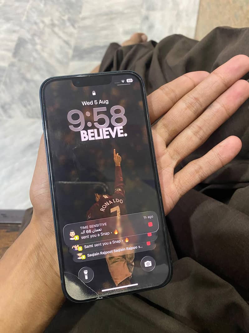 Apple iPhone 13 4