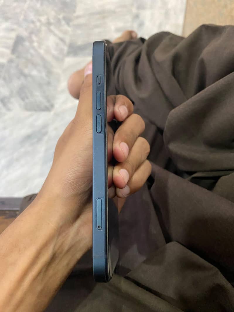 Apple iPhone 13 5