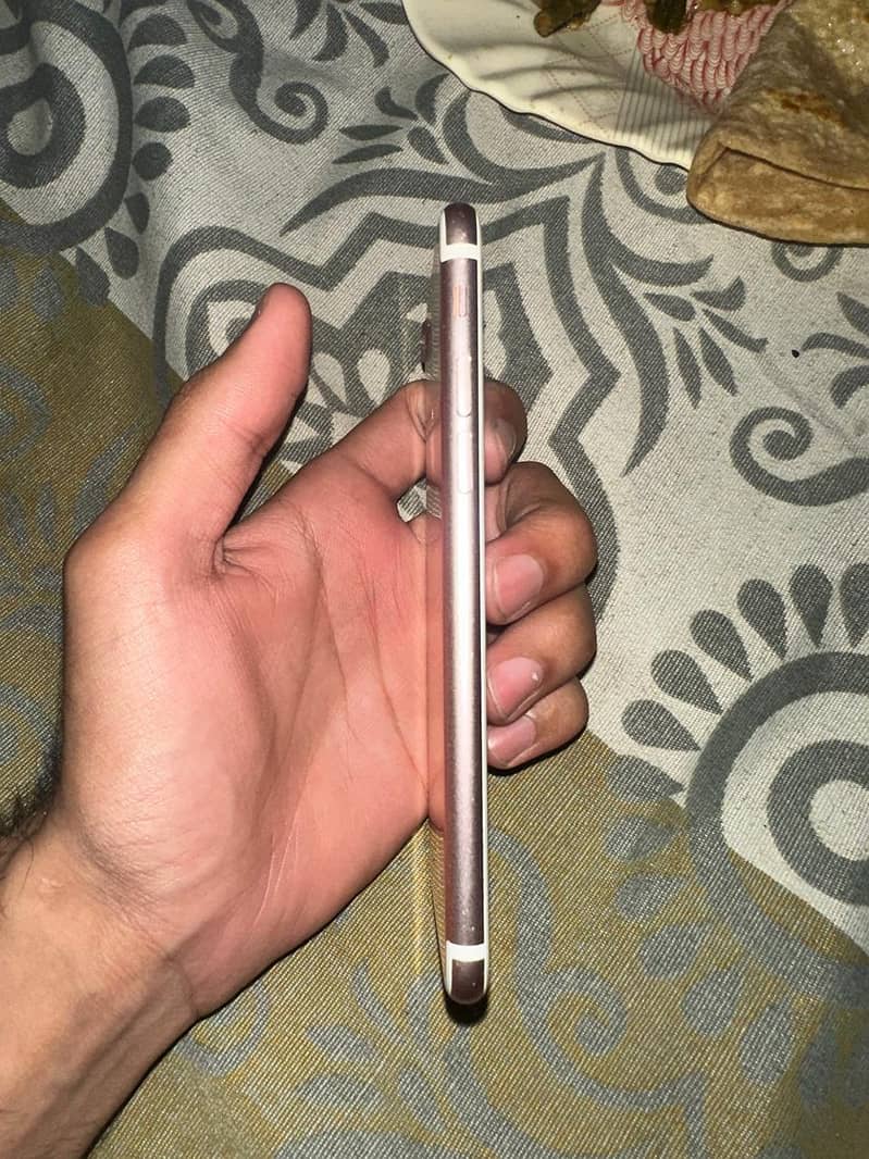 Apple iPhone 7 1