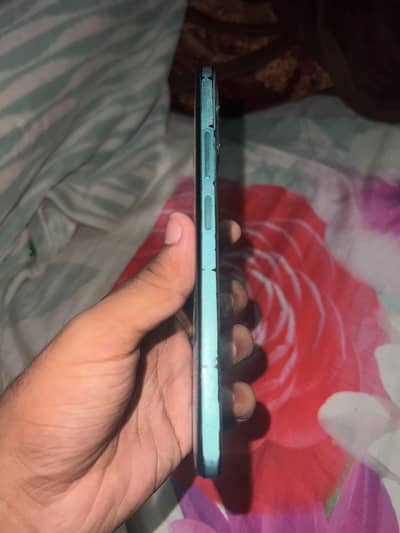 Xiaomi Redmi Note 12 box sat hai bus