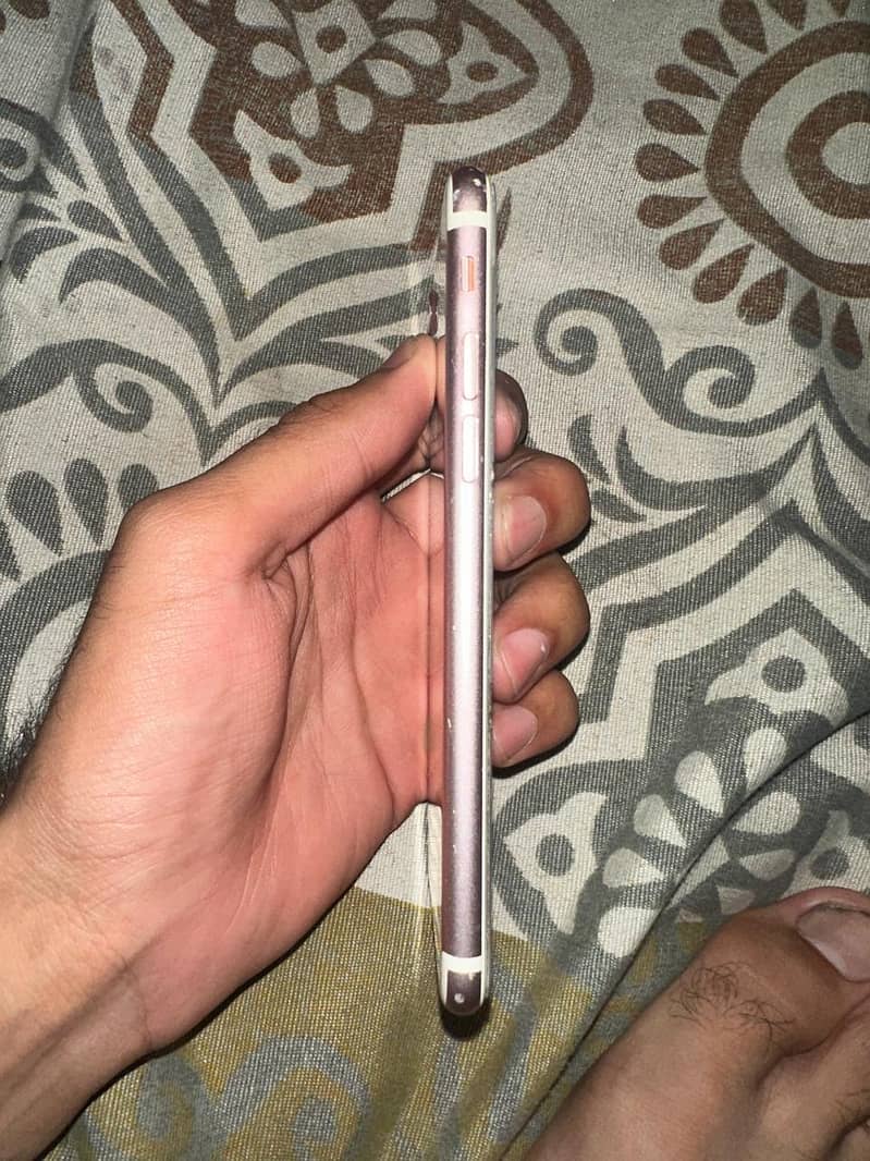 Apple iPhone 7 2