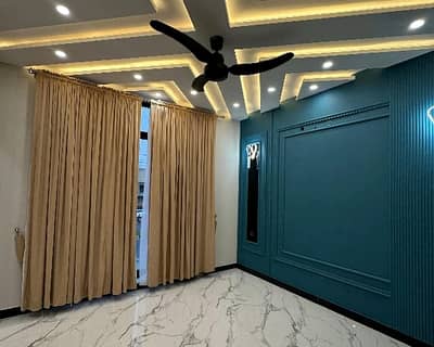 Spacious 1 Kanal House Available For sale In Central Park Housing Scheme