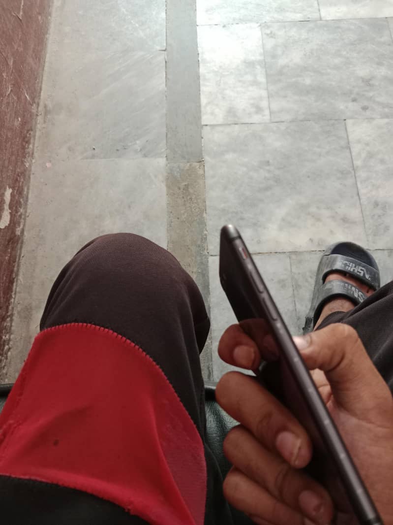 Apple iPhone 8 3