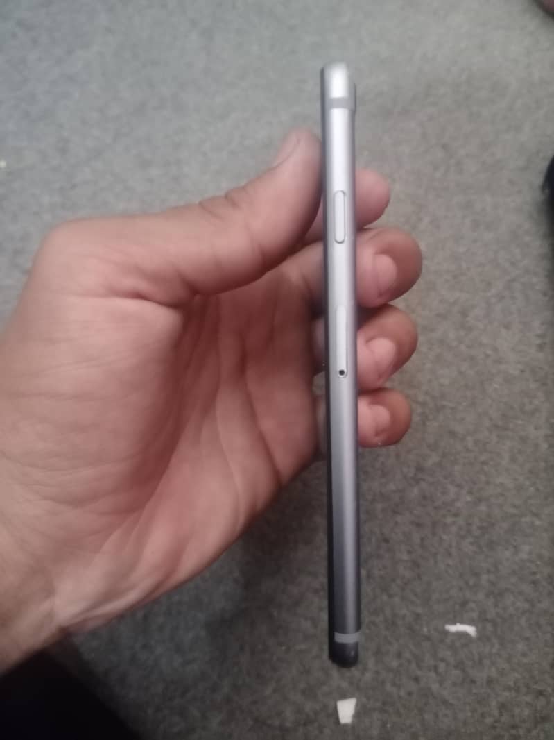 Apple iPhone 6S 4