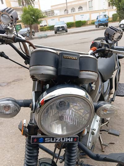 Suzuki GS 150 2024