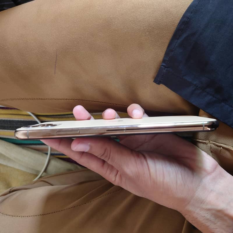 Apple iPhone 11 Pro Max 2