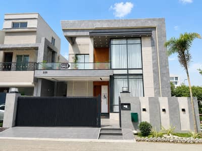 10 MARLA LUXURY DESIGNER HOUSE ON PRIME LOCATION AVAILABLE FOR SALE IN BAHRIA TOWN LHR
