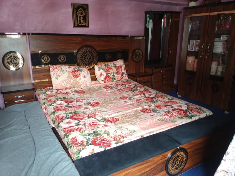فرنیچر ایک مہینہ استعمال ہوا ہے اچھی کنڈیشن 3