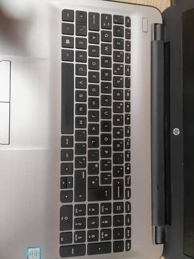 urgent sale krna Hy hp i7 6gen SSD 238