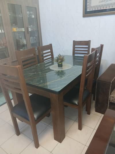 DINING TABLE (6 SEATER) With mirror of table surface