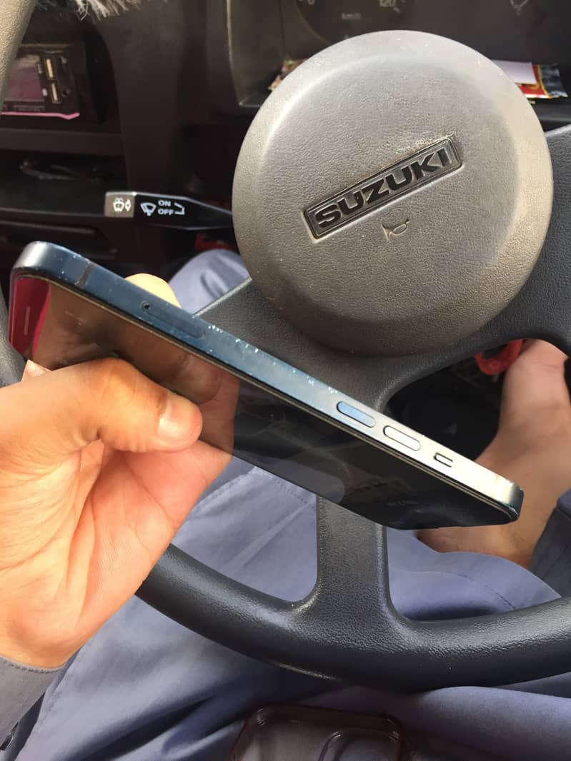 Apple iPhone 13 1