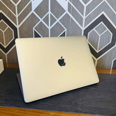Macbook pro 2020 Corei7 processor  13 inch retina display  32gb ram 5