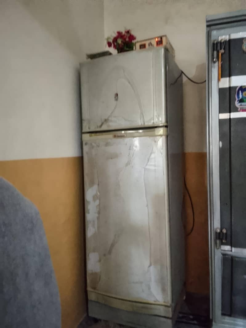 فریج برائے فروخت ورکنگ کنڈیشن میں فل سائز 0