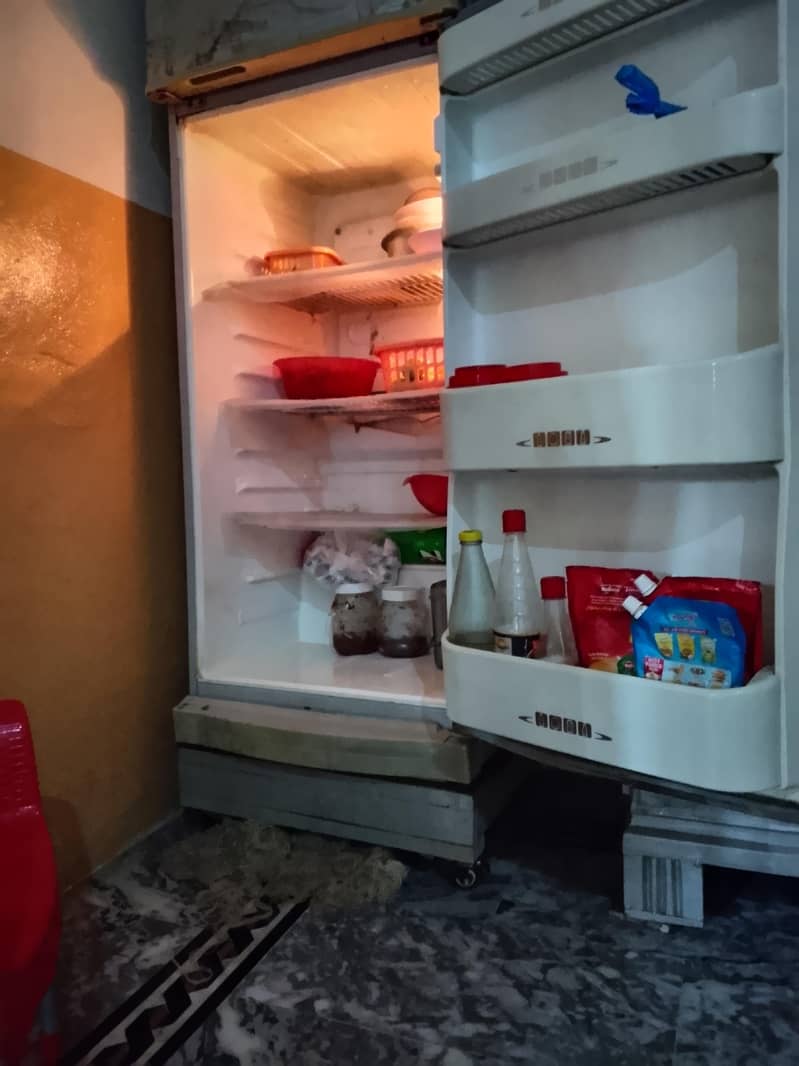 فریج برائے فروخت ورکنگ کنڈیشن میں فل سائز 2