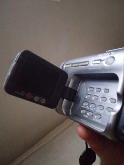 Camera price . . . 22 hazar Sony company ka ha srif battery ni ha