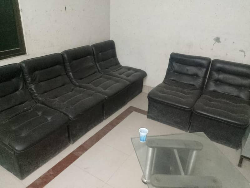 6 single sofas in 8/10 condition 1