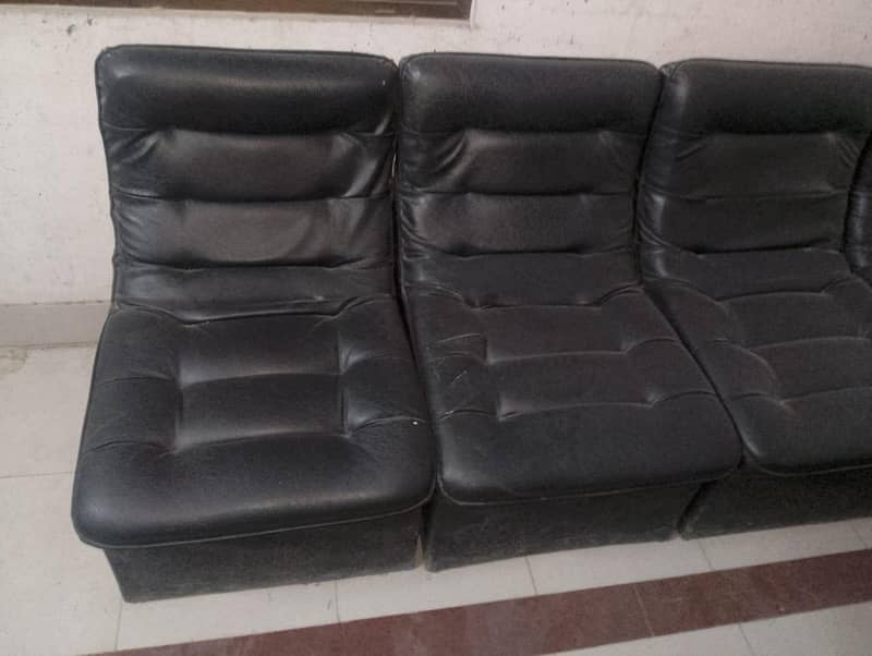 6 single sofas in 8/10 condition 2