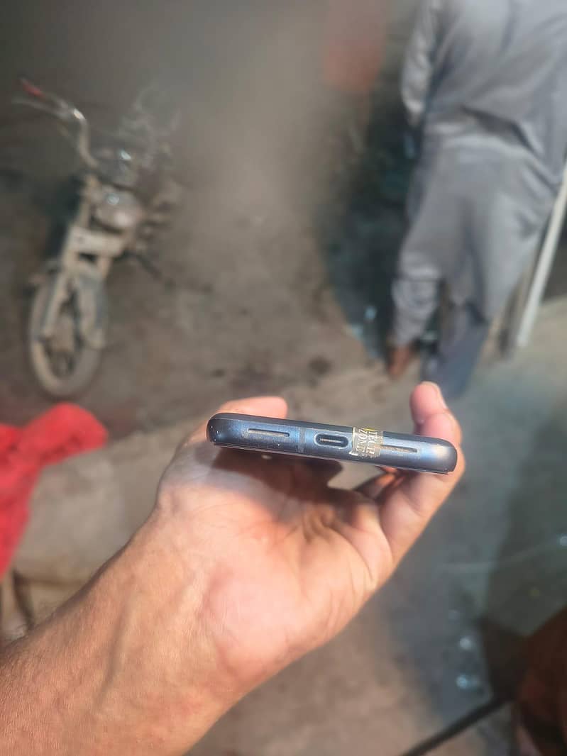 Google Pixel 8 4