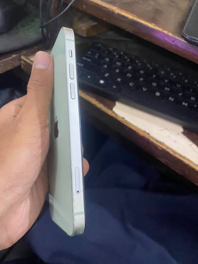 Apple iPhone 12