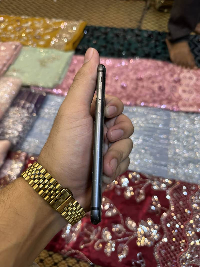 Apple iPhone 8 3