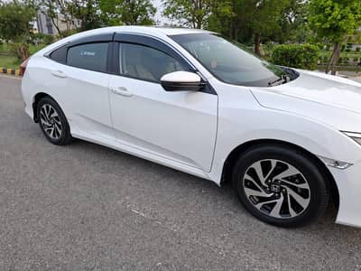 Honda Civic Oriel 1.8 IVTEC  CVT UG 2017