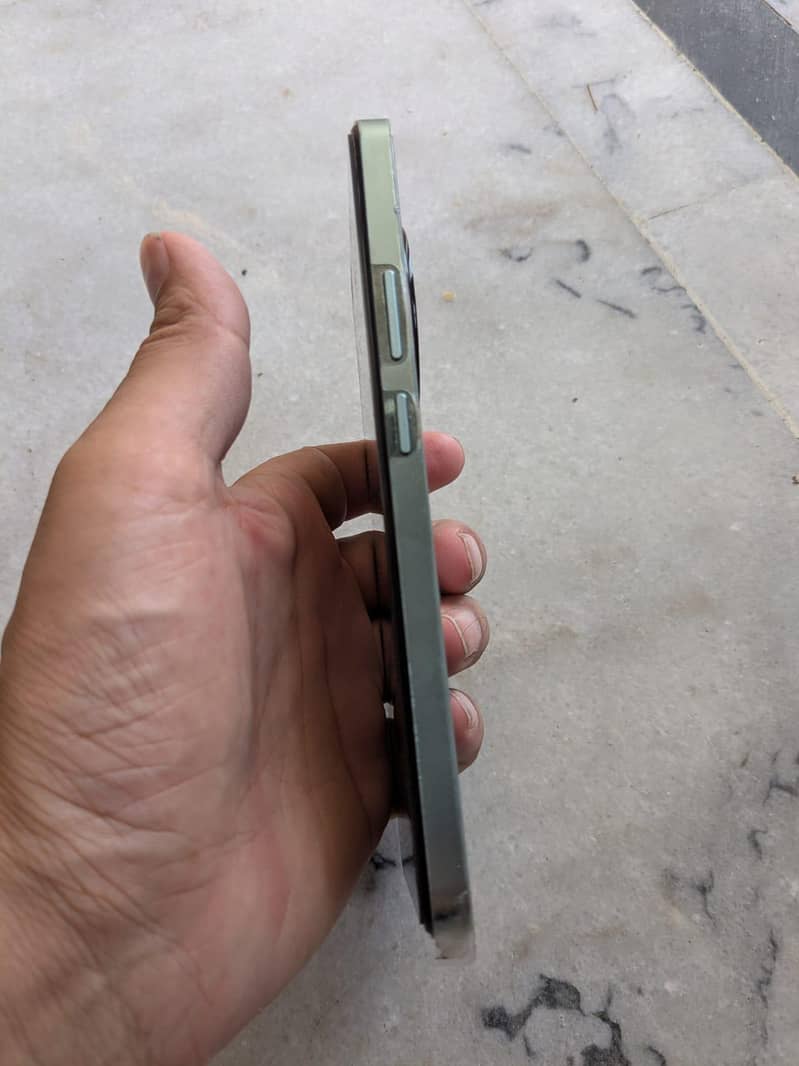 Realme 12 Plus 3