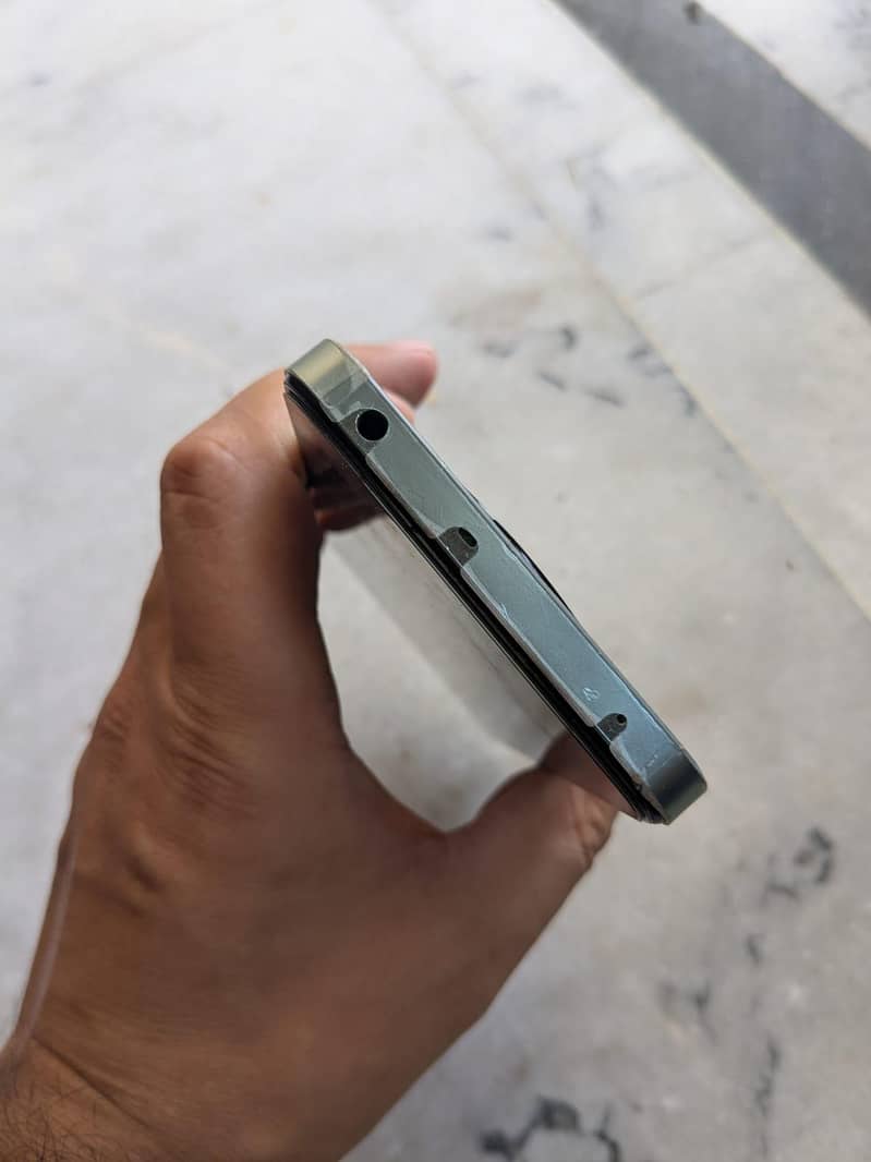 Realme 12 Plus 4