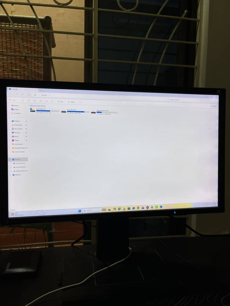 EIZO FlexScan EV2336W 1