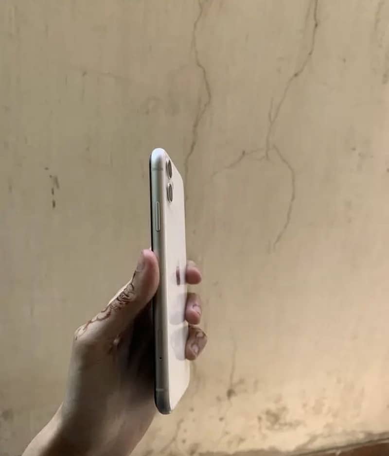 Apple iPhone 11 0