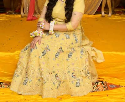 mehndi lehanga