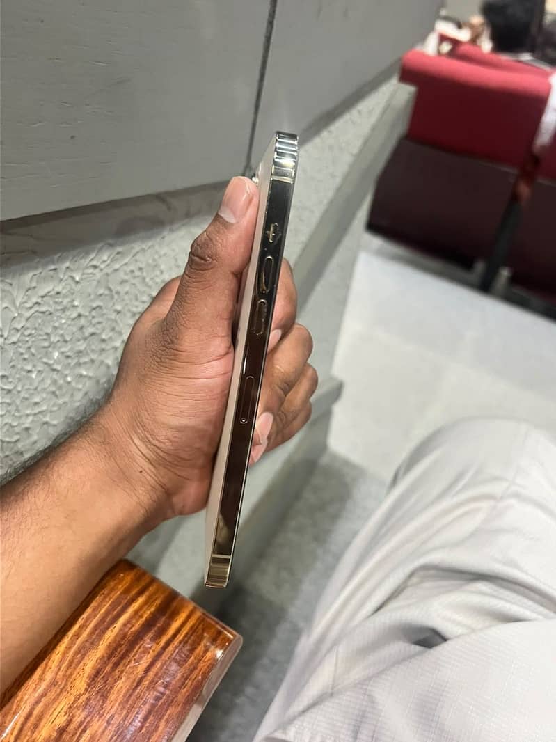 Apple iPhone 12 Pro Max 3