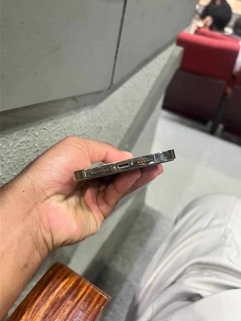 Apple iPhone 12 Pro Max 4