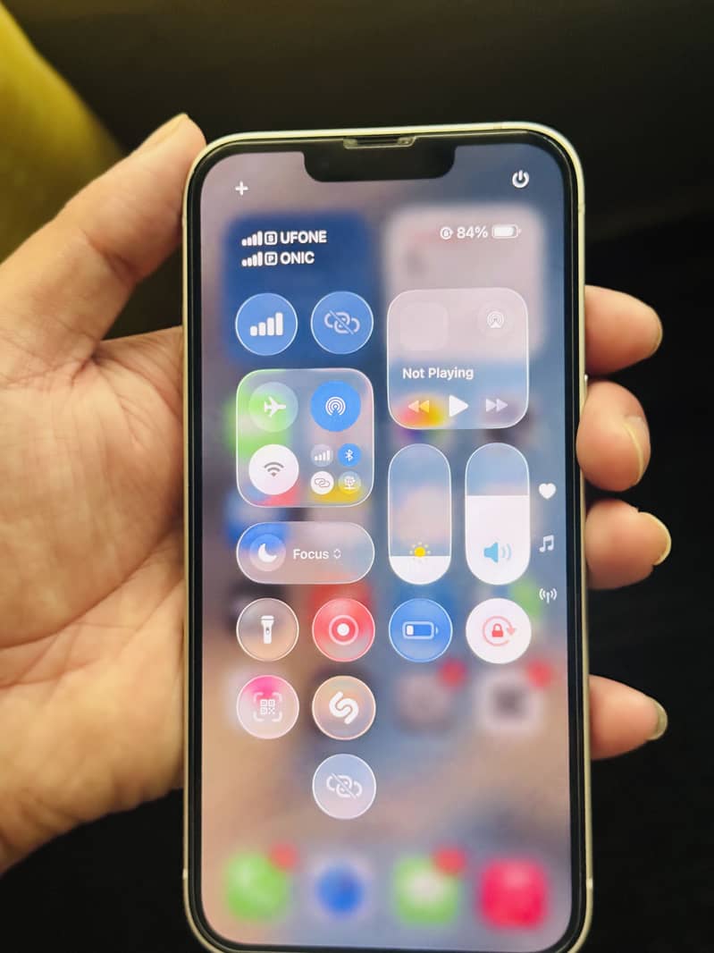 Apple iPhone 13 4
