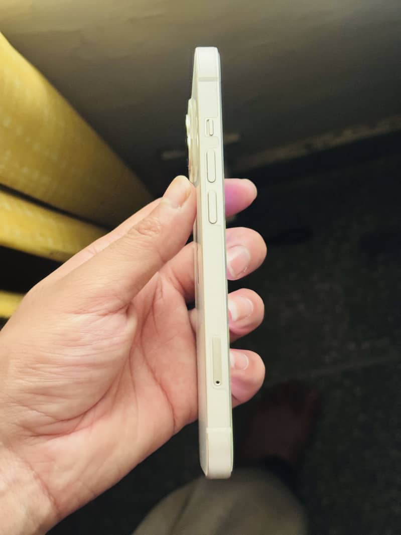 Apple iPhone 13 10