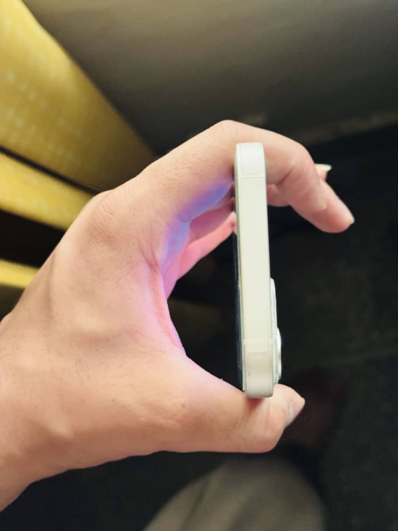Apple iPhone 13 12
