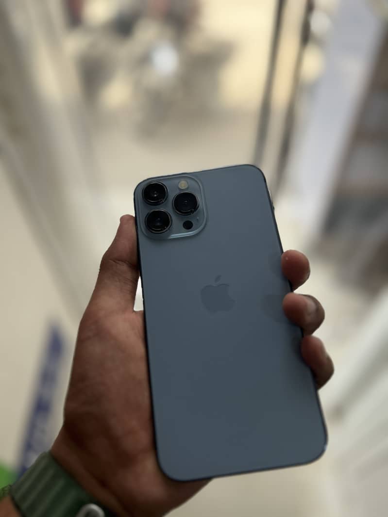 Apple iPhone 13 Pro Max 1